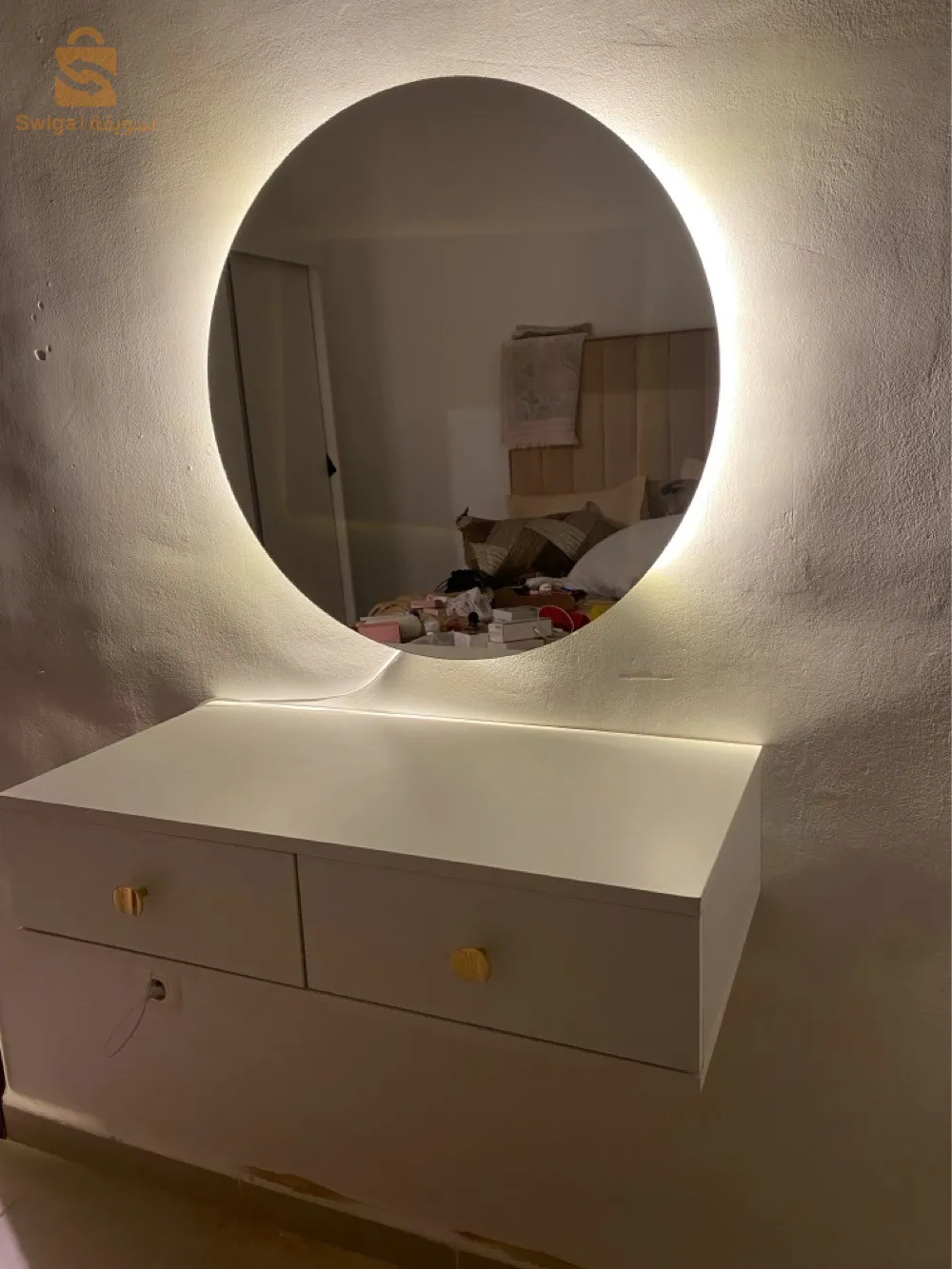 كوافيز عصرية بتصميم كلاسيكي أنيق مع مرآة مضيئة