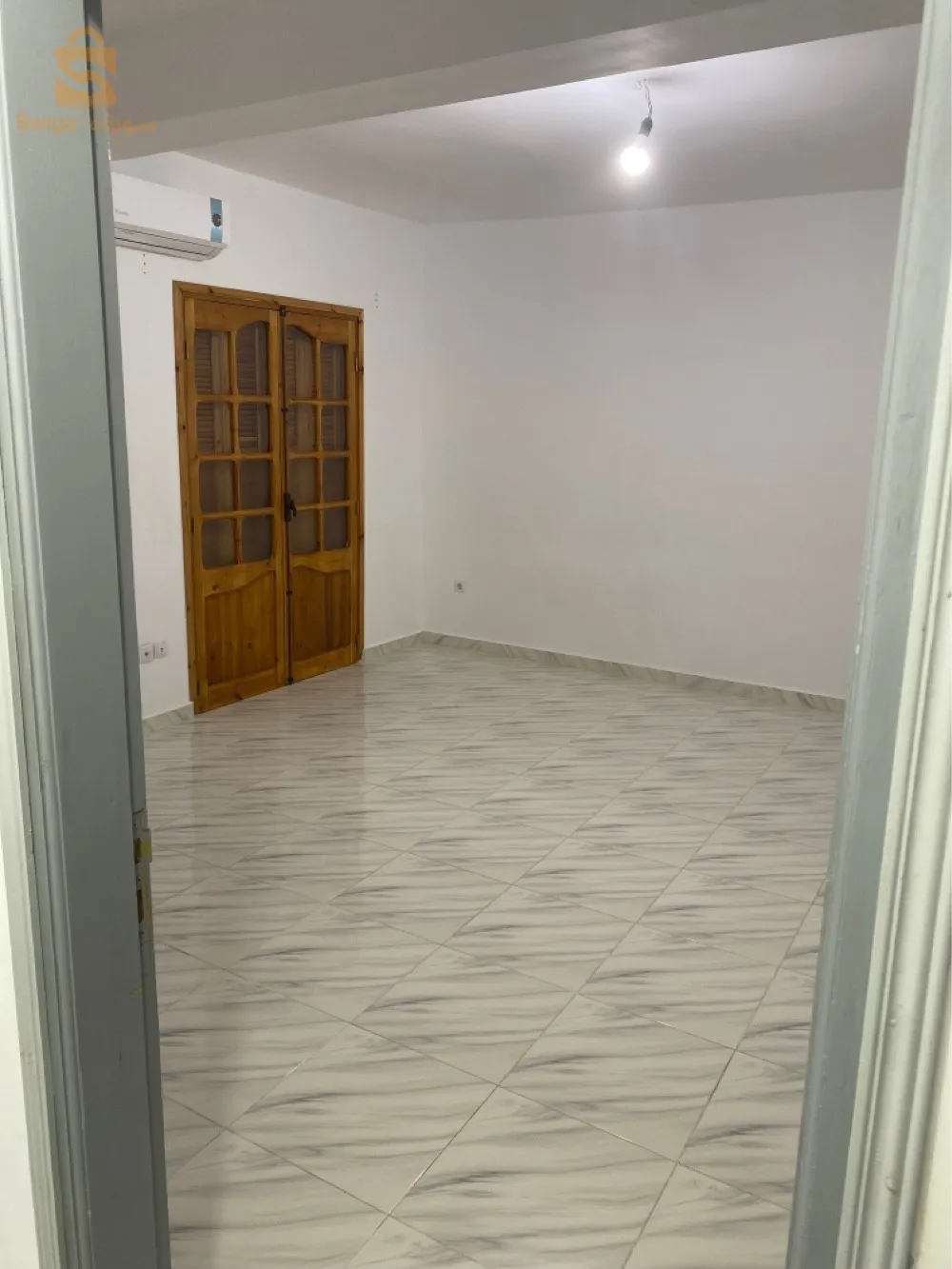 f4 a louer ds un immeuble privé