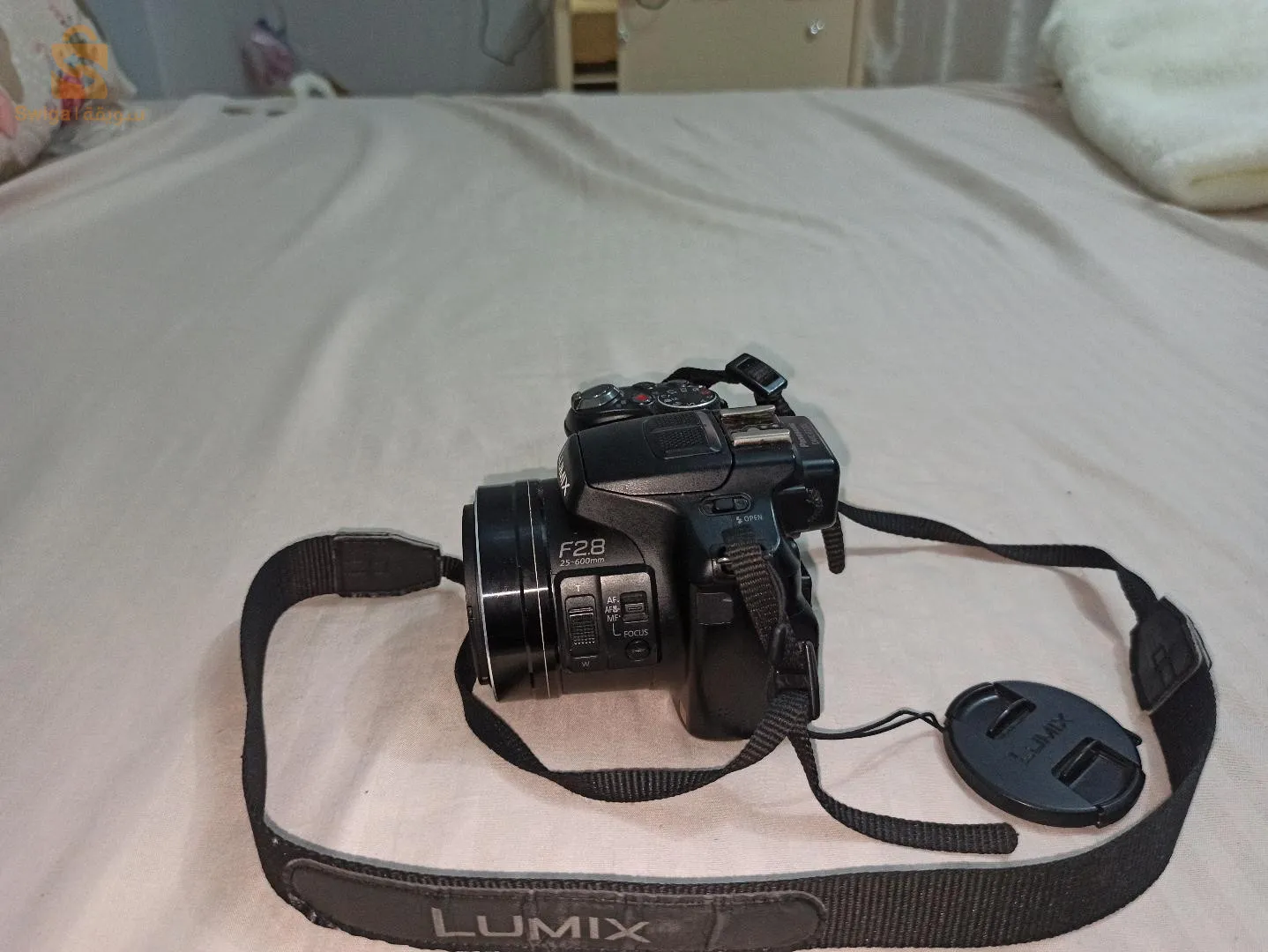 lumix fz200 في حالة جيدة مع بطاريتين وشاحن أصلي