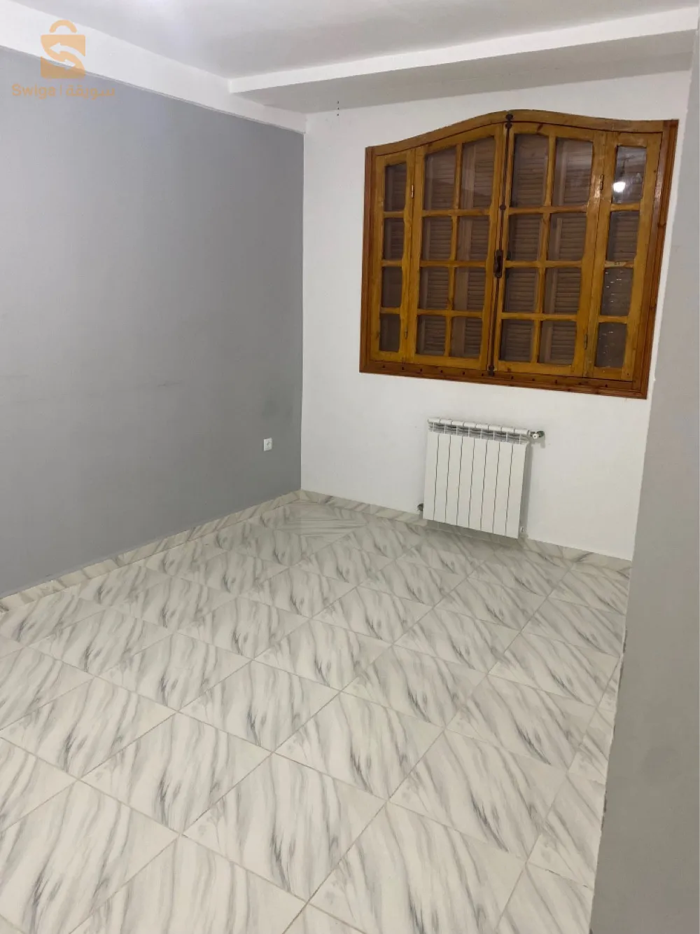 f4 a louer ds un immeuble privé