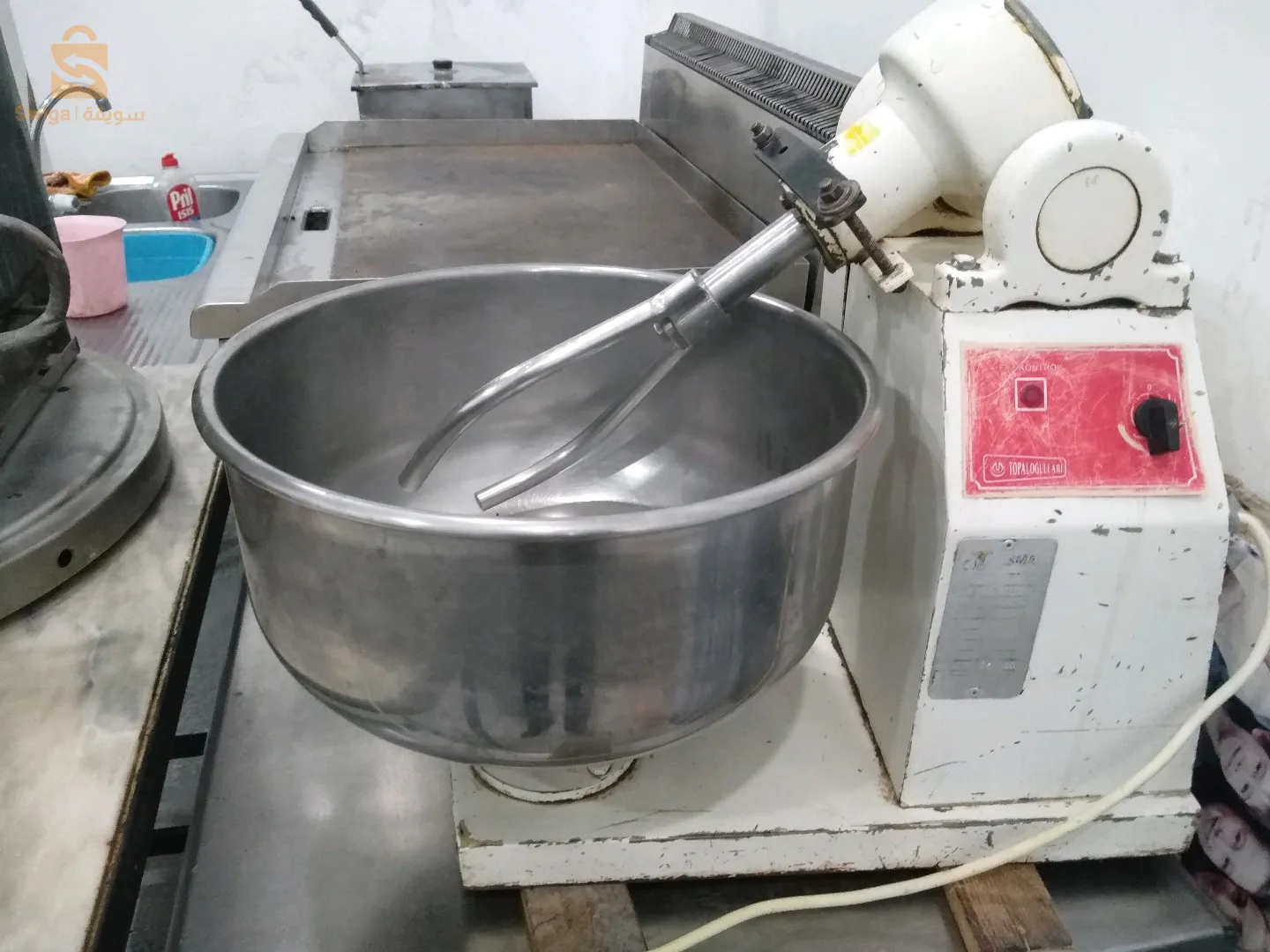 عتاد صوالح بيتزيريا أو مطعم أو سوبرات
