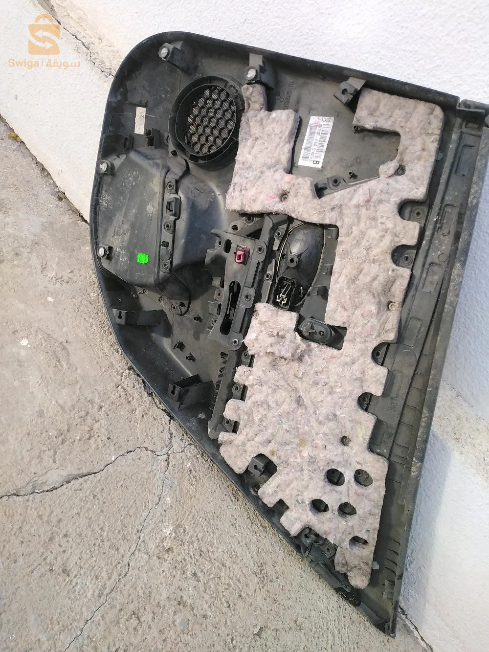 بابا خلفي وراء السائق خاص بسيارة ميقان 3 سنة 2009