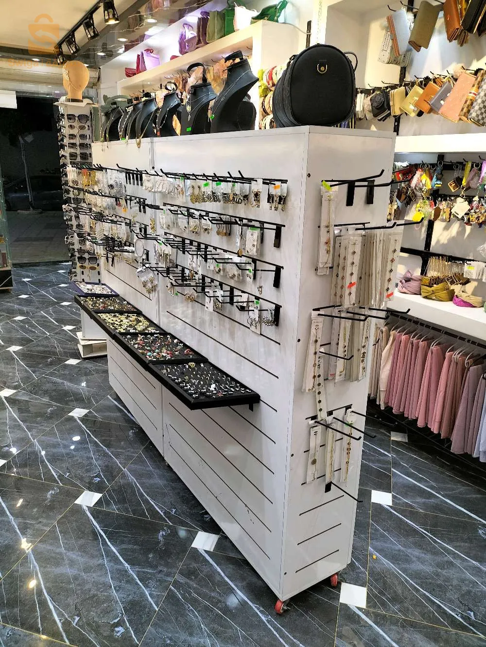 4 خزائن armoire معاها ،les centres جديد 10/100675813920