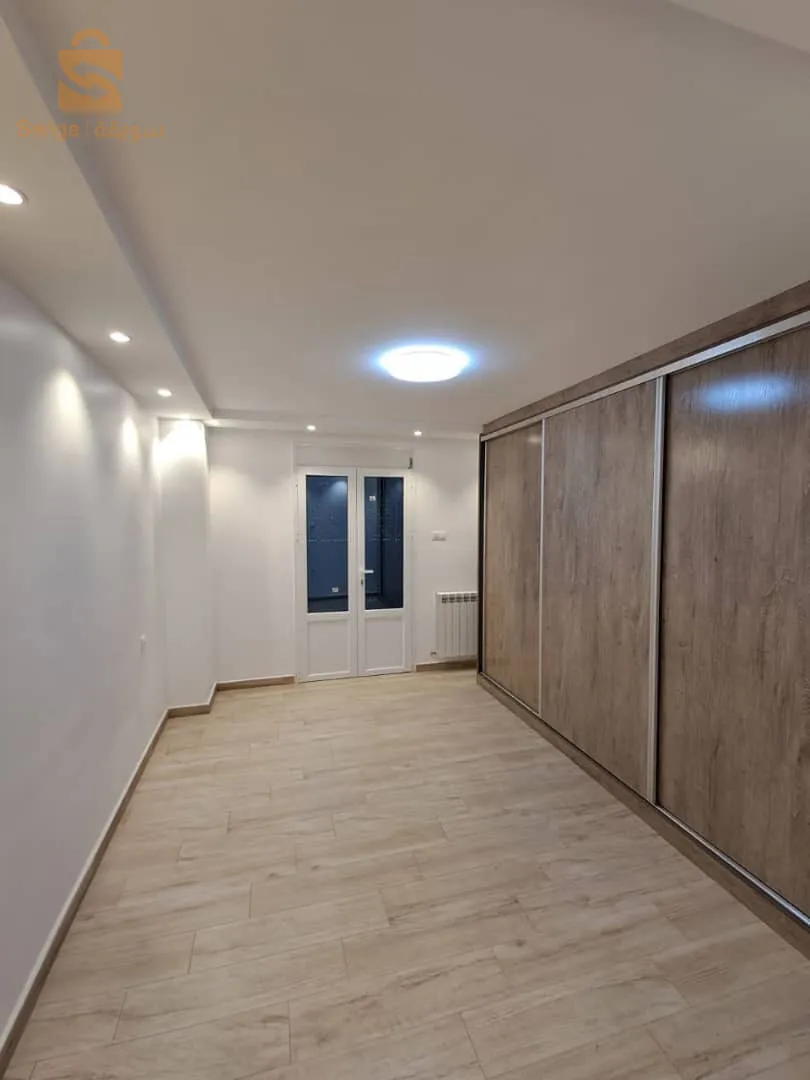 حاب تسكن في نهارك 🤌عندي F3 واجدة 
دفتر عقاري و عقد ملكية فردي 
0770 55 98 19