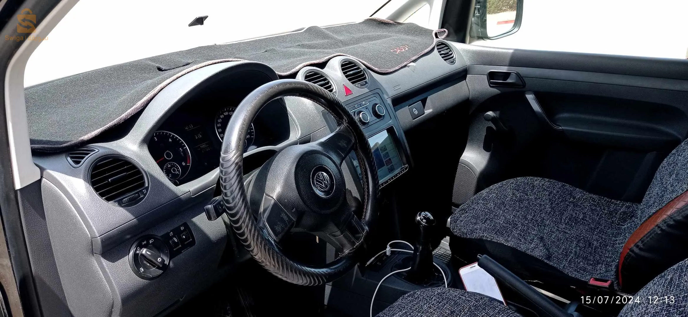 très belle ET propre voiture