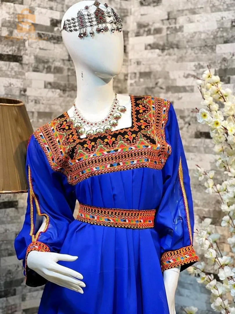 قبايلي*قبايلي  قماش فولار + دوبلورالألوان فار- بلون باج - نواغ- روج - بلو و الوان اخرىالمقاسات من 38 الى 52