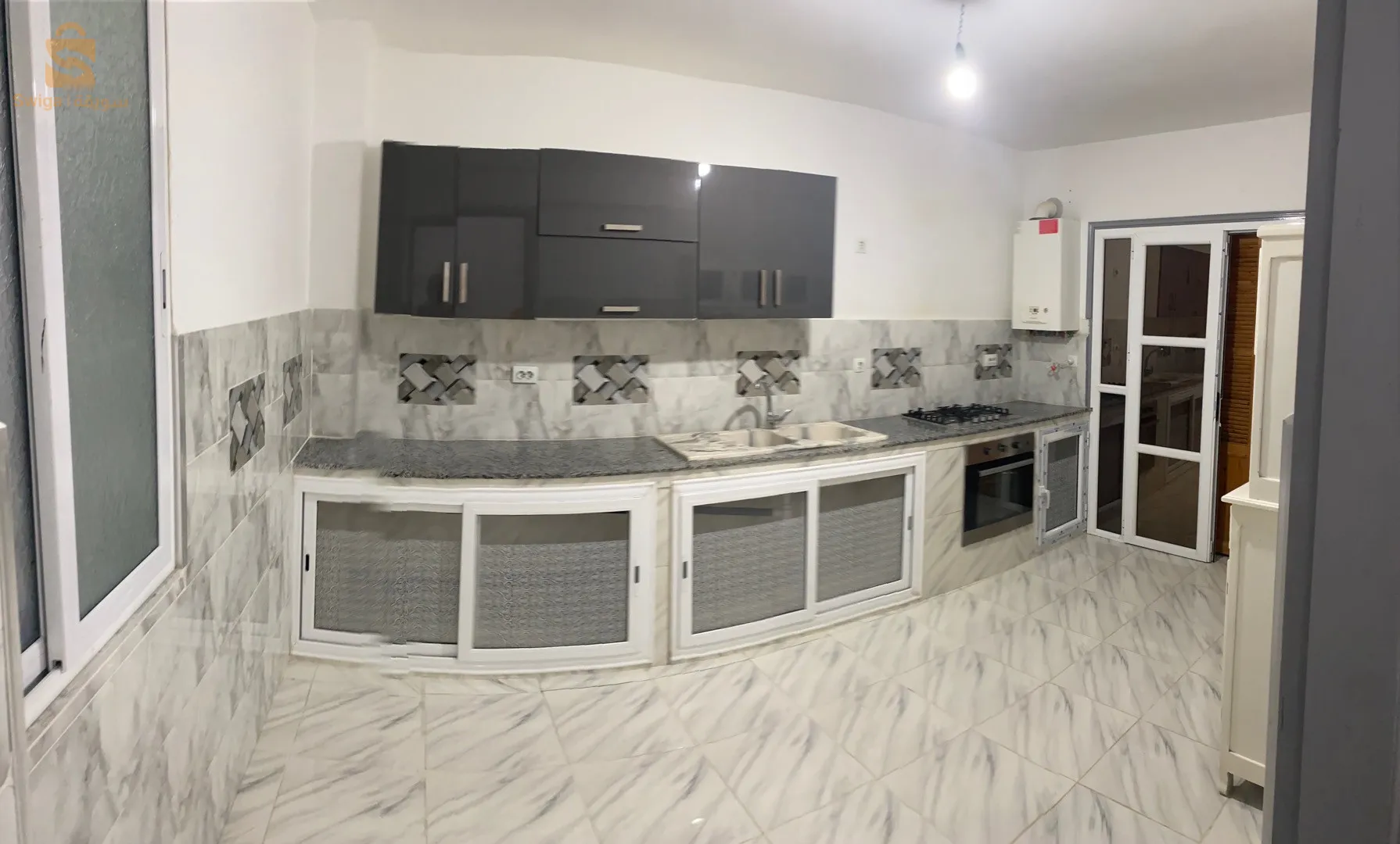 f4 a louer ds un immeuble privé
