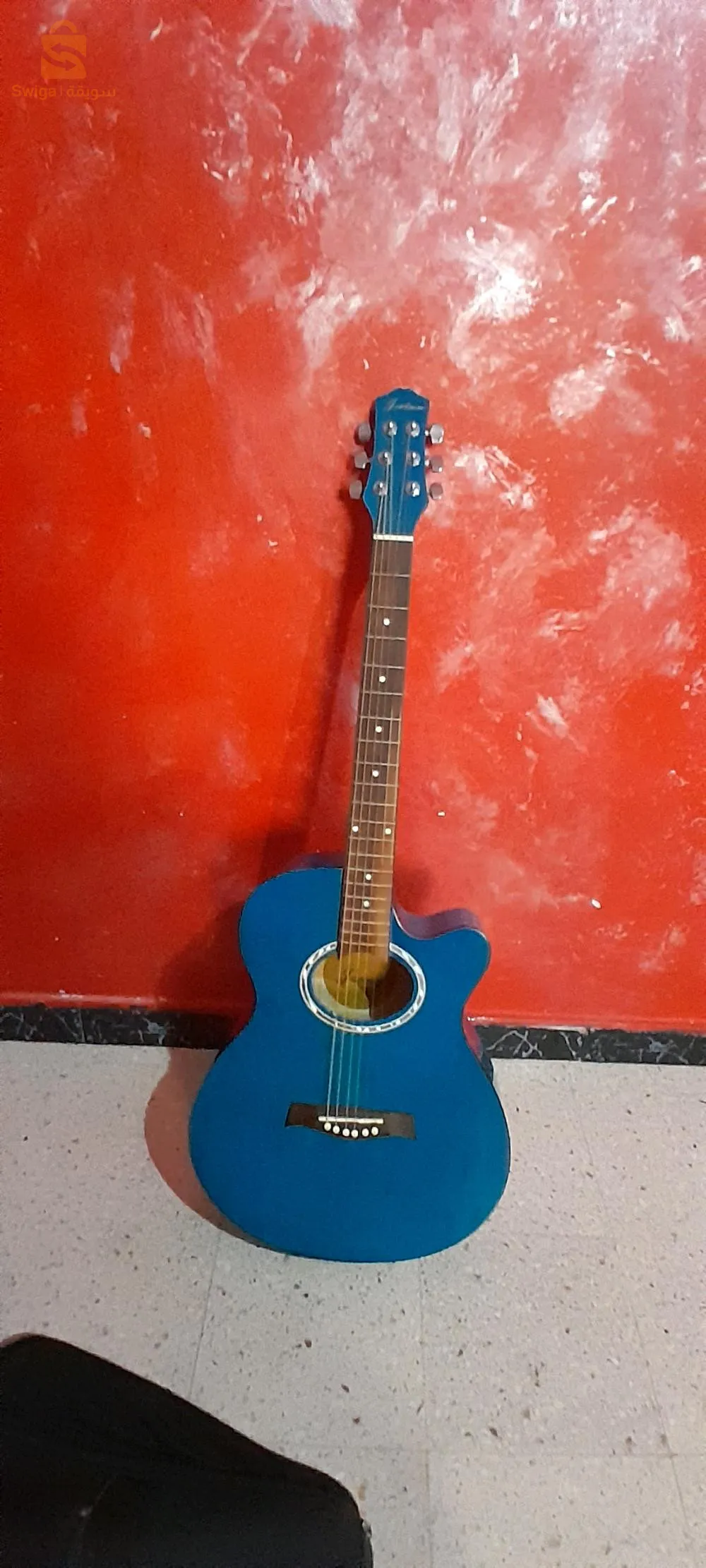 قيثارة للبيع