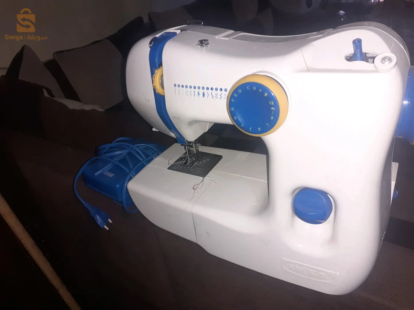ماكينة خياطة