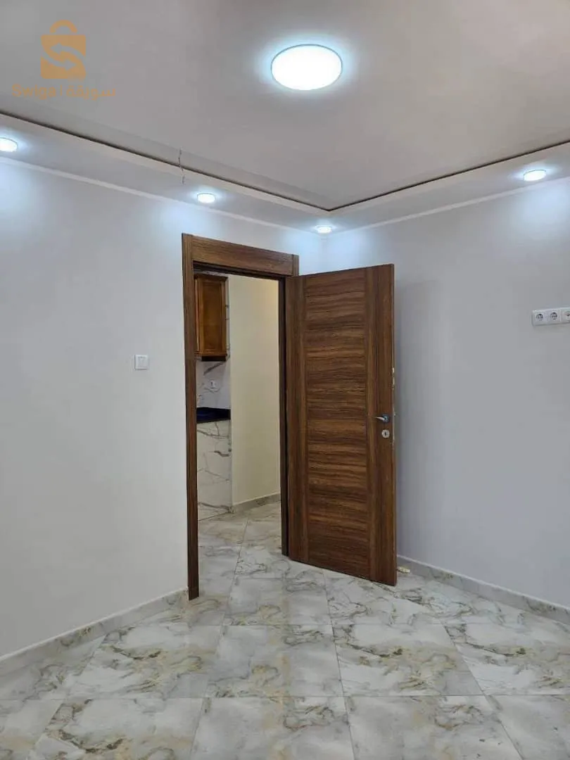 متوفر شقق من نوع F2 F3 F4 
جاهزة و نصف جاهزة 
لا تتردوا في الإتصال بالرقم
 0770 55 98 19
