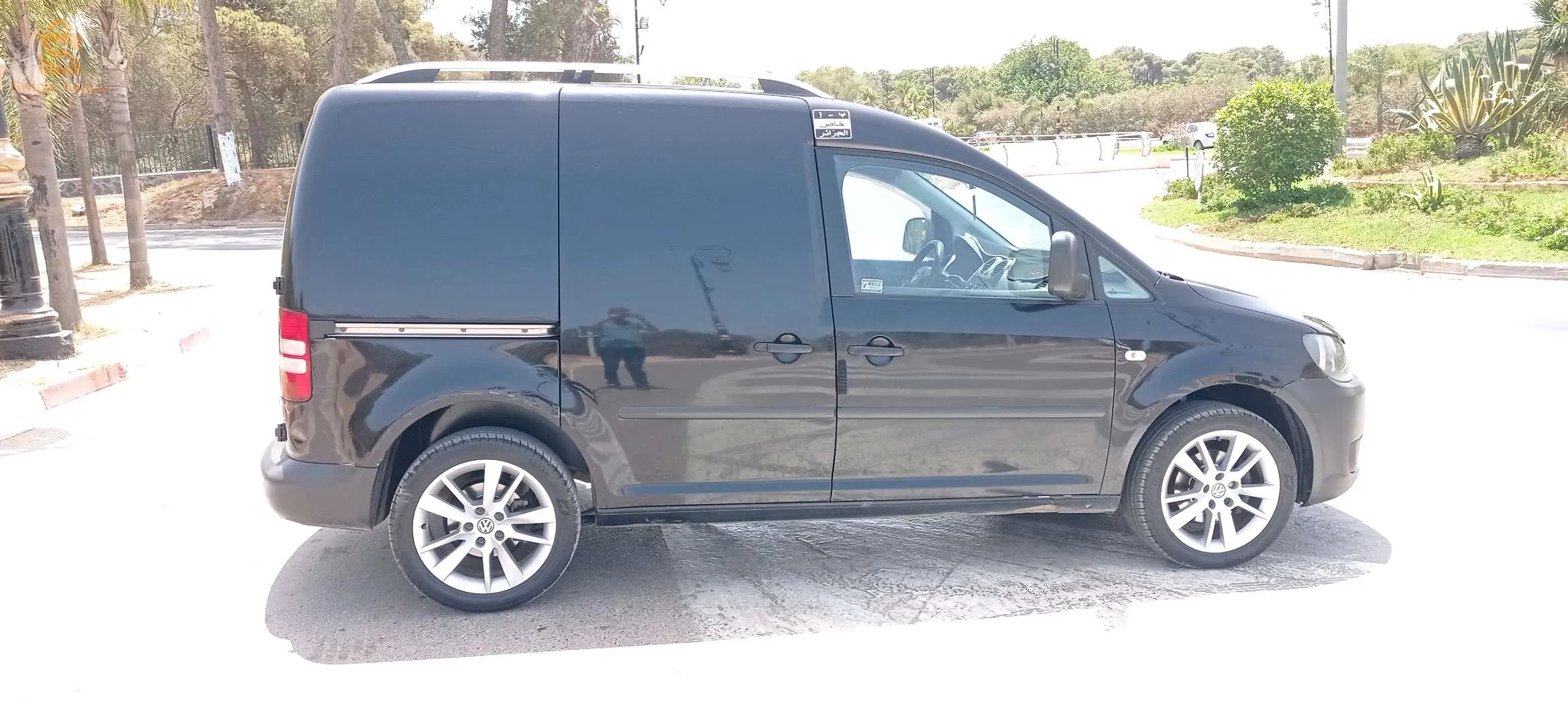 très belle ET propre voiture