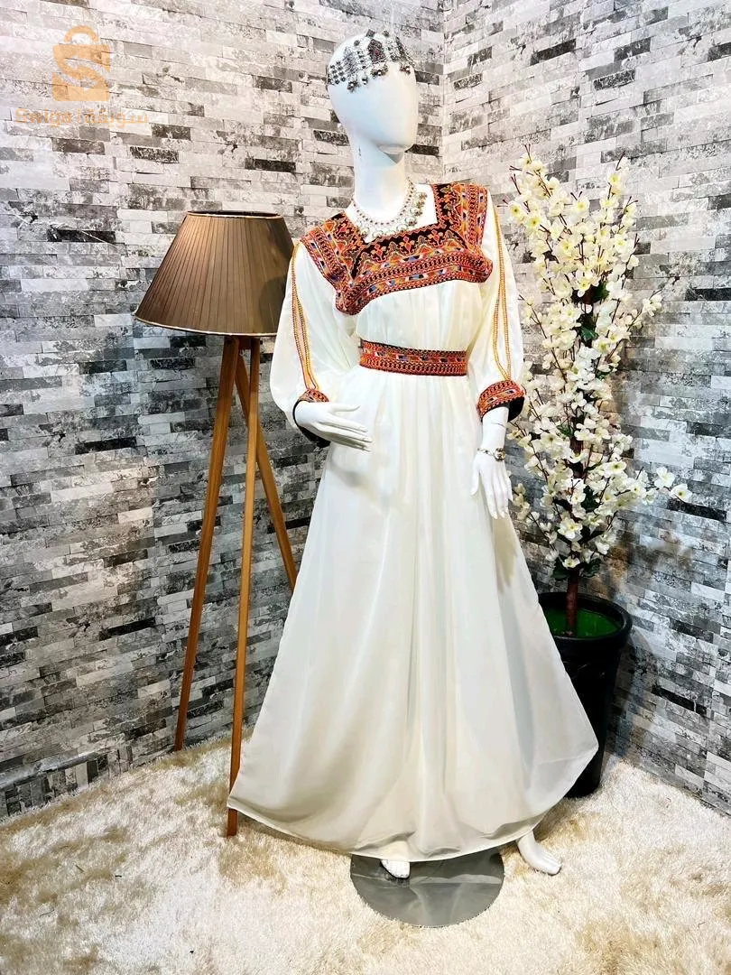 قبايلي*قبايلي  قماش فولار + دوبلورالألوان فار- بلون باج - نواغ- روج - بلو و الوان اخرىالمقاسات من 38 الى 52