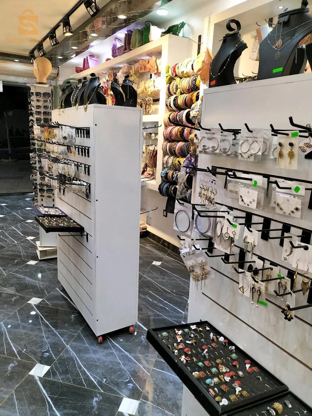 4 خزائن armoire معاها ،les centres جديد 10/100675813920