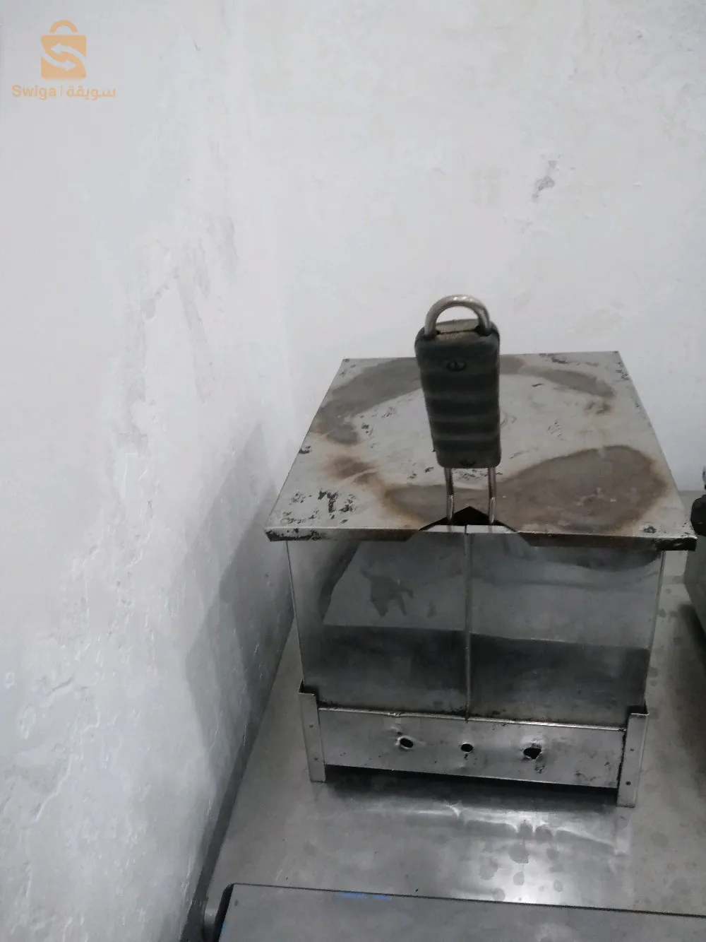 عتاد صوالح بيتزيريا أو مطعم أو سوبرات