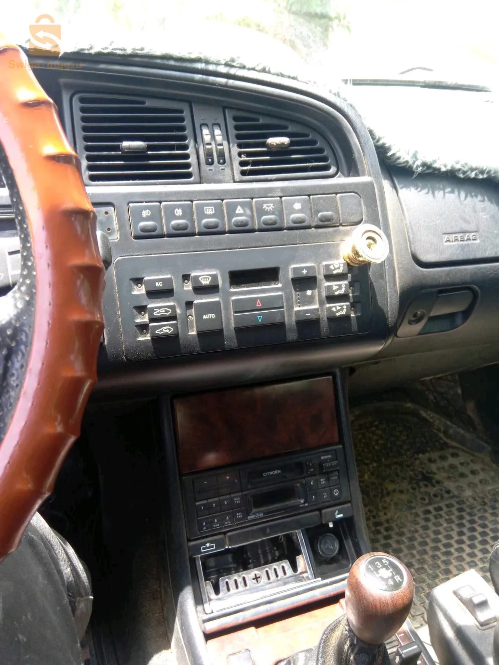 vitroenxm 2000
2.5td
marche bien.
défauts carrosserie capot, phare avant droit cassé, pare choc ayant perdu sa peinture