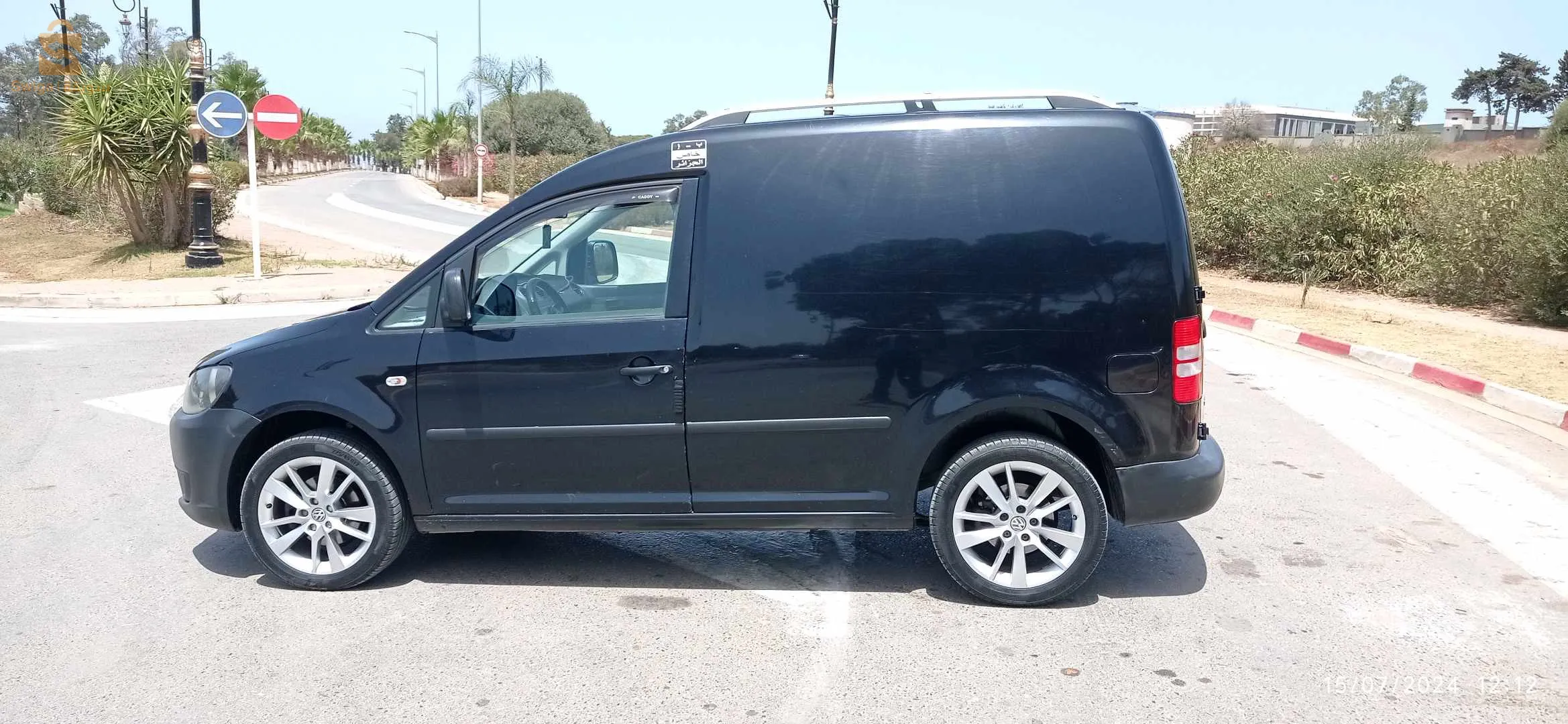 très belle ET propre voiture