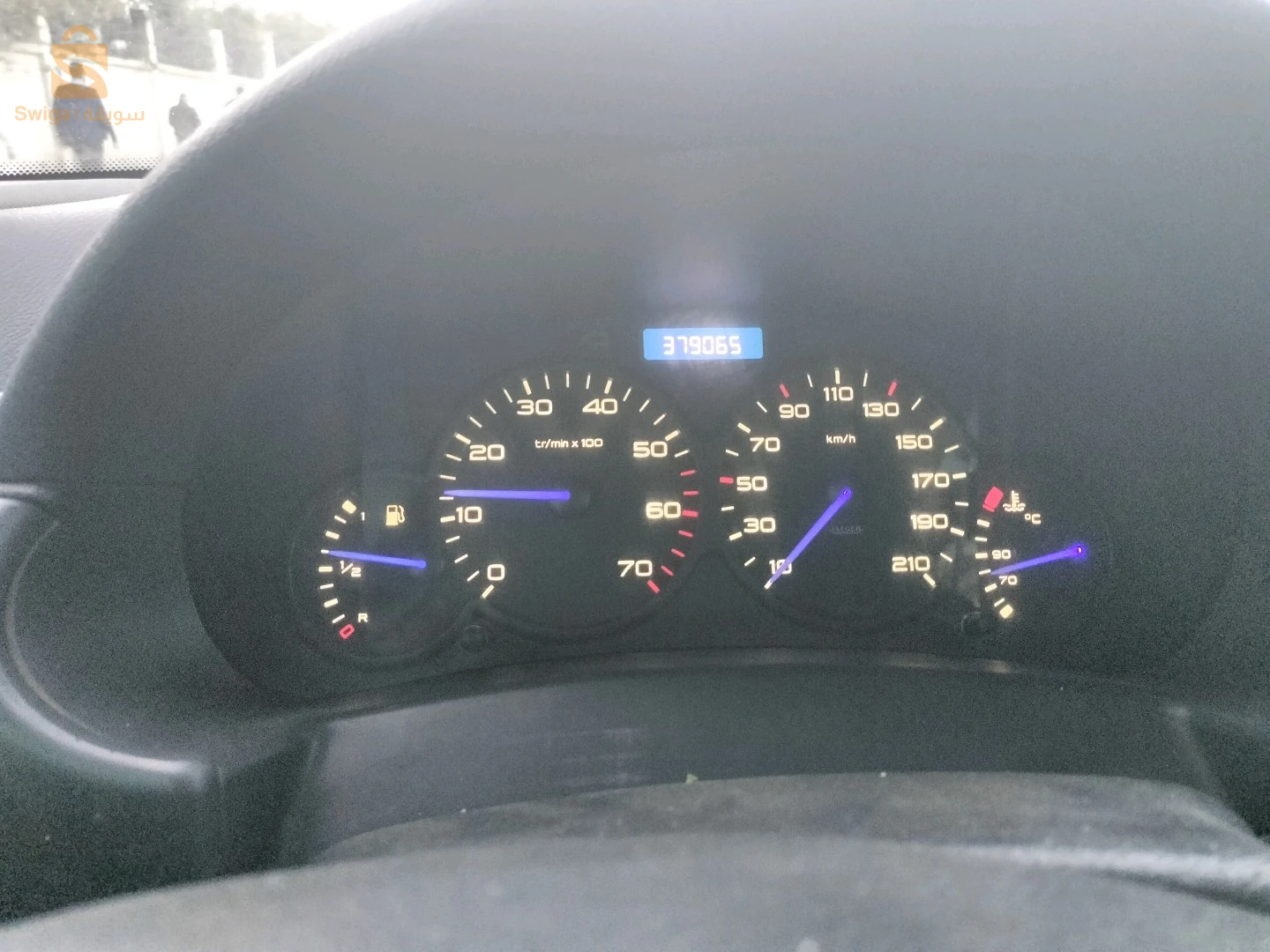 سيارة مشاء الله متسخن متنقص صبيغة فيها لال برك