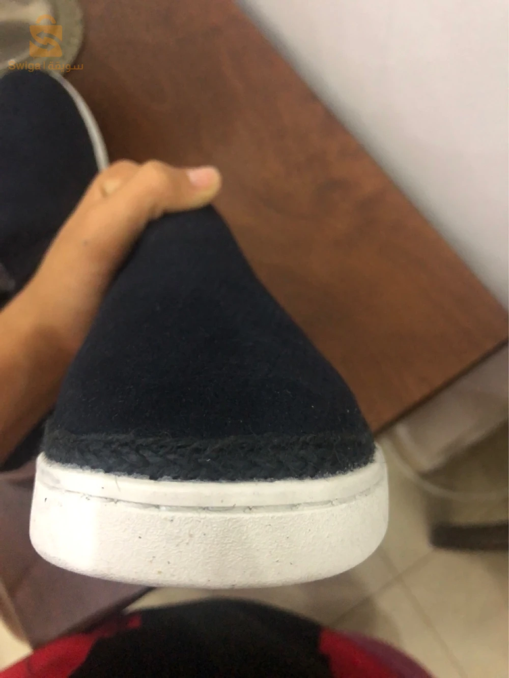 chaussures sketchers original la pointure 44 la couleur bleu foncé et merci