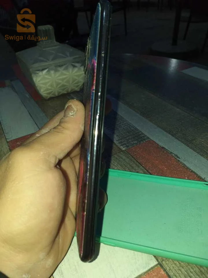 2 تيليفونات 
1 ابو أ93 بيه ب قابسة ب شاغشاغ فيه أفيشار مبدلة 
2 سامسونڨ ج4+ في شارجار و أنتي شوك نبدل بتلقون مليح