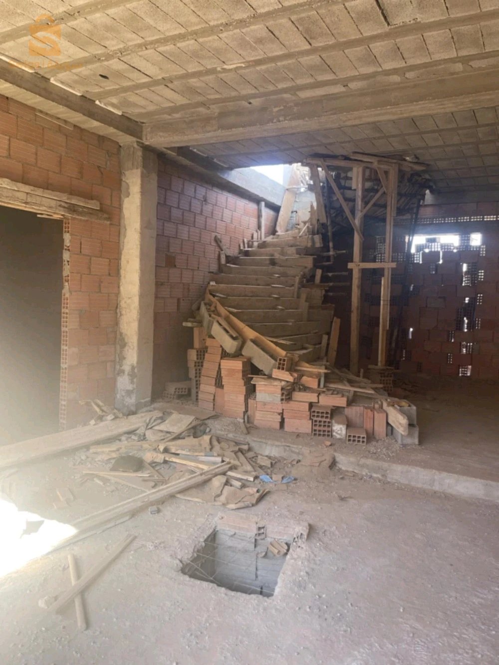 bonne affaire carcasse de 149m² à tlemcen  trig louerit en face salle des fêtes (korso)