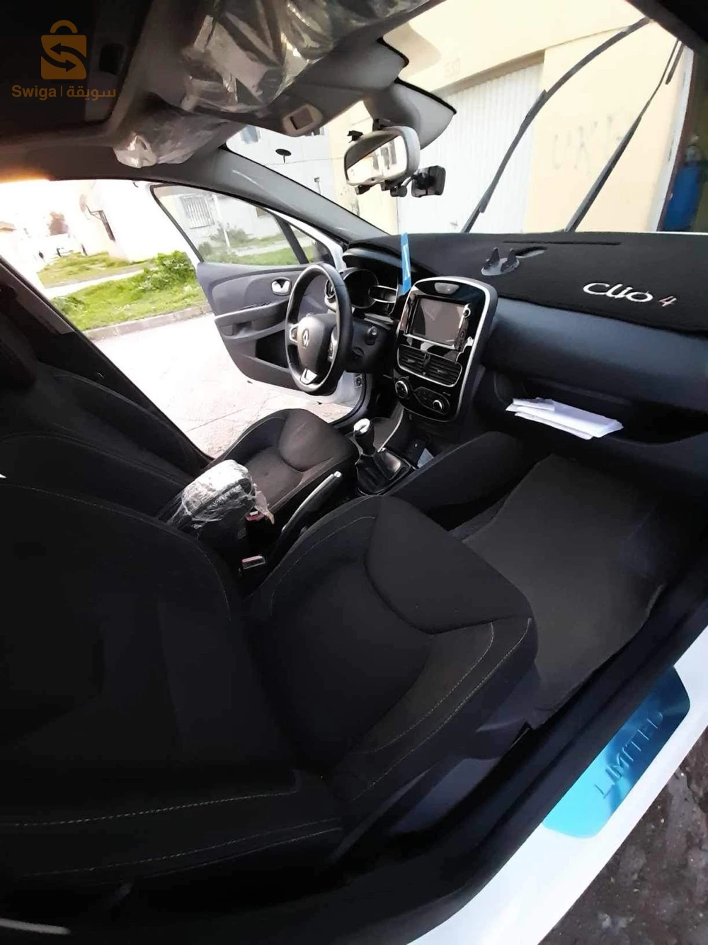 Clio 4 limited 2 0,9 TCE avec toit panoramique