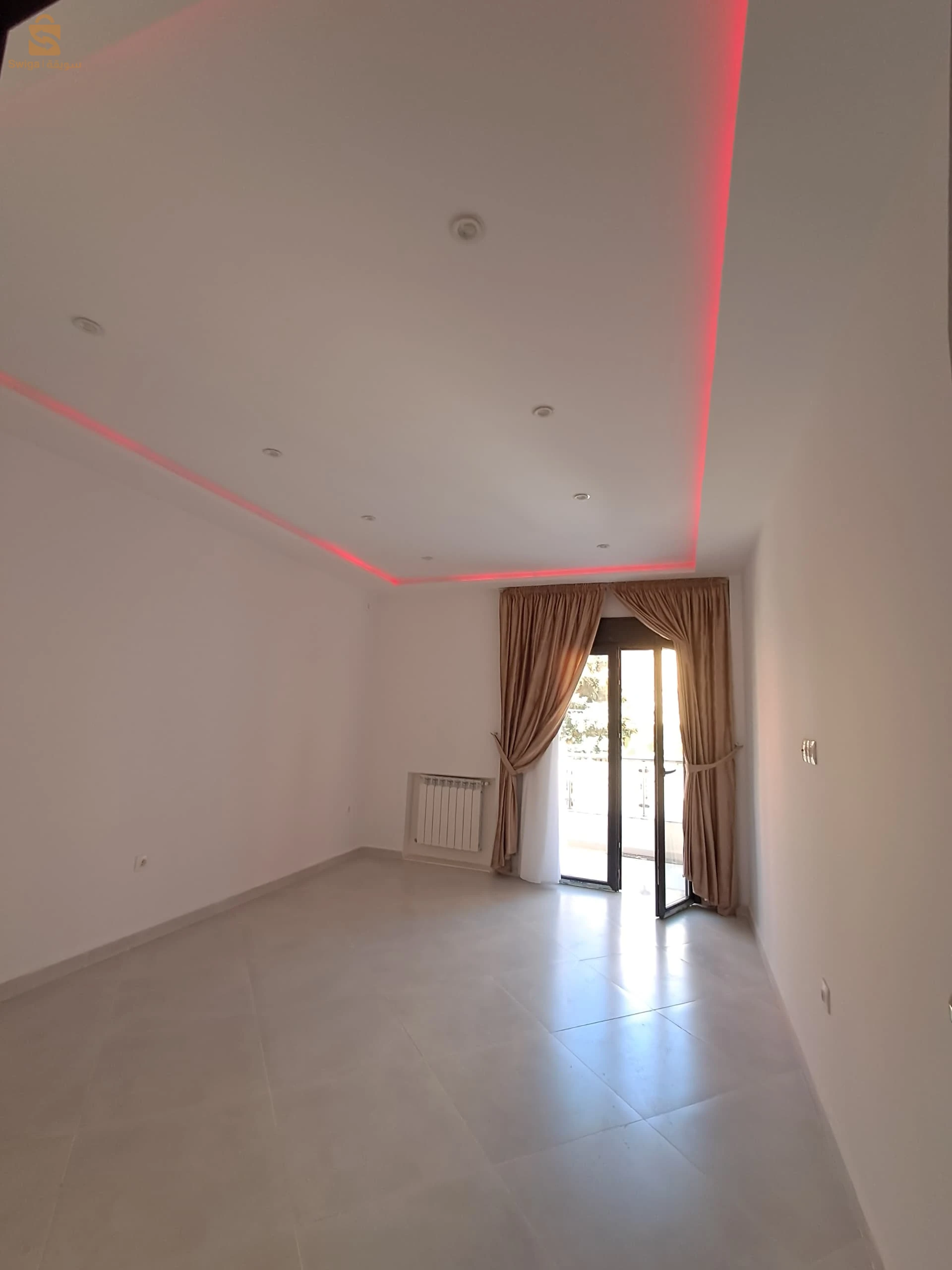 appartement F4 fini avec box 
endroit stratégique brise marine📍Bordj el bahri 
0770559819