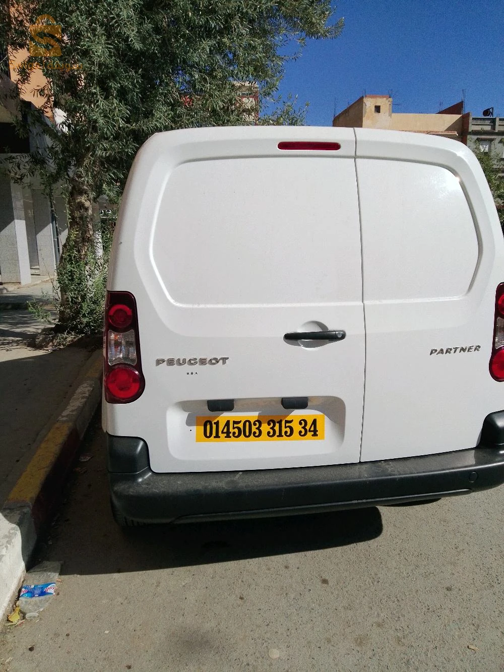 سيارة تجارية