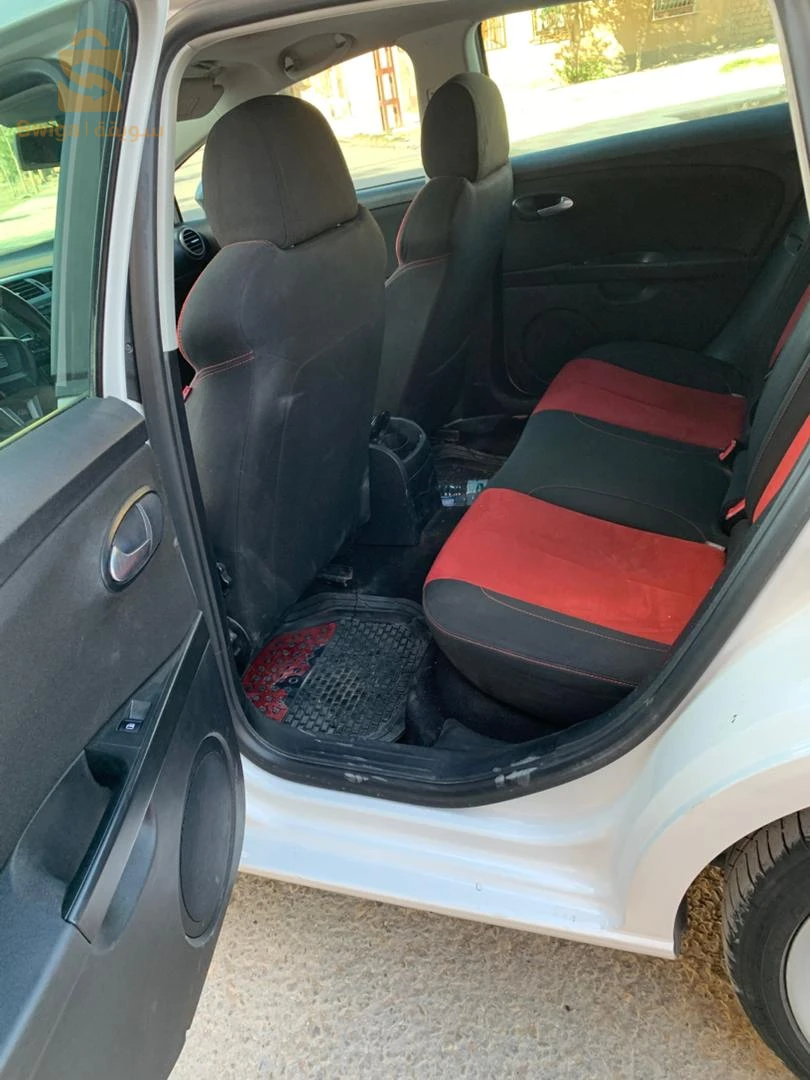 سيارة ليون 2012