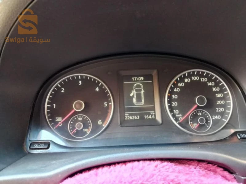 خدام في البيض