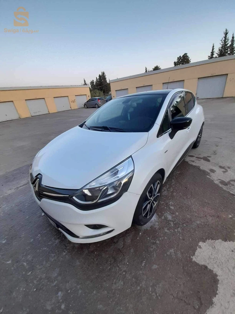 Clio 4 limited 2 0,9 TCE avec toit panoramique
