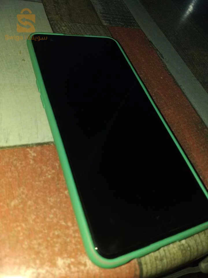 2 تيليفونات 
1 ابو أ93 بيه ب قابسة ب شاغشاغ فيه أفيشار مبدلة 
2 سامسونڨ ج4+ في شارجار و أنتي شوك نبدل بتلقون مليح