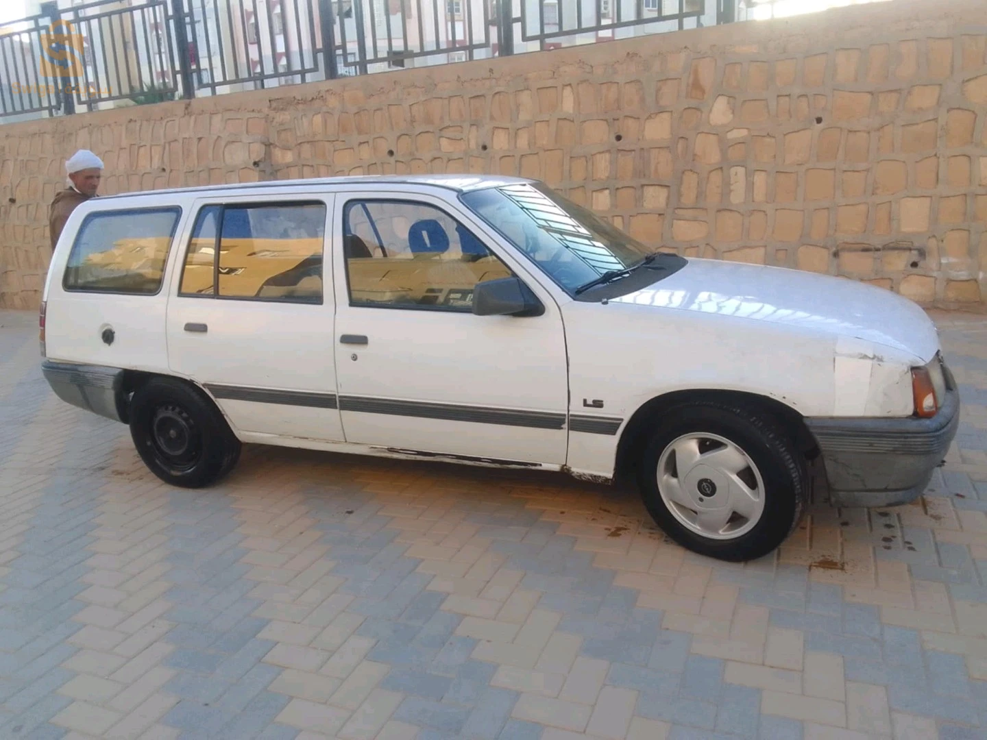 سيارة للبيع