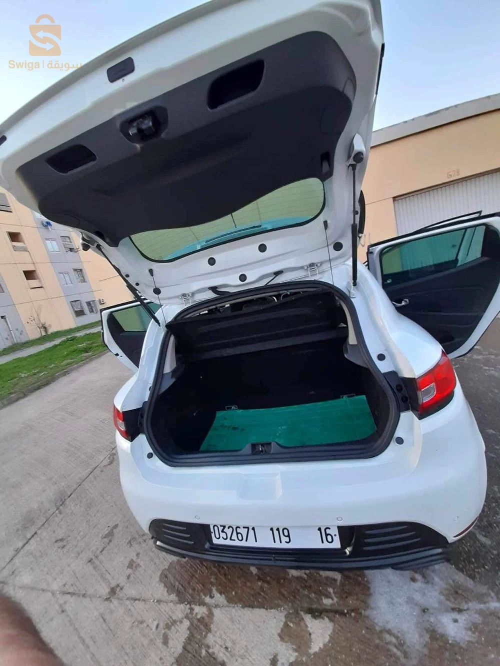 Clio 4 limited 2 0,9 TCE avec toit panoramique