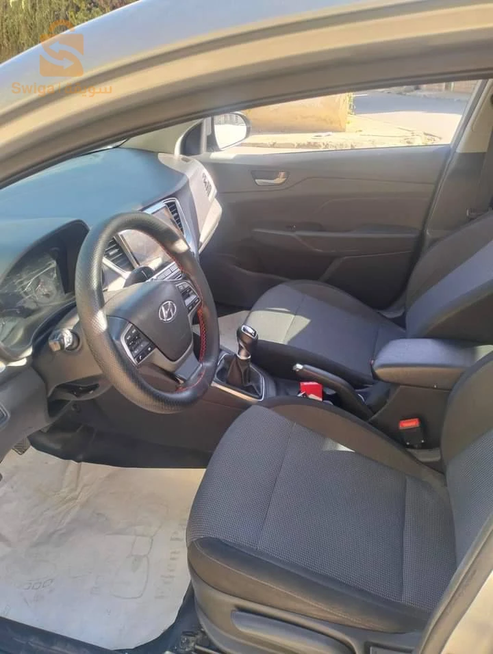 أكسنتrb 2019  سيارة ماشاء الله نظيفة خبشة فيهاش
0 عوادة .
0 صبيغة .
ماشية 170 ألف 
موتور : 1.6 crdi مازوت 
في قسنطينة .
✅ عطاو 285.
Hyundai New accent
Année : 2019
Boite : manuelle 
Papiers : Carte grise / safia
Couleur : Gris 
Moteur : 1.6 crdi  Diesel 
Kilométrage :  170000km
 #hyundai Très propre 
N°Tel : 0793621383
077455500
Lieu : Constantian #ccsentrb #accsent #hy