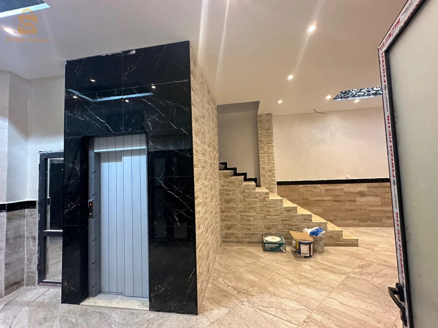 AOUMEUR promotion immobilière vous propose un trés joli des appartements F3+F4avec térasse EN VENTE,situé à « cité petit »  (ORAN) 
 
✔️la superficie F3+F4 107m2
✔️R+6
✔️ascenseur 
✔️chauffage central
✔️Cuisine meublée et aménagé 
✔️Visionphone
✔️Salle de bain moderne 
✔️L’appartement ensoleillé
✔️bache à eux + les citernes 
✔️deux appartements par paliers                             ✔️2 minutes a le grand boulevard cité petit 

⚜️Plus d’informations contactez-nous :
tel:0669437486(WhatsAp/viber