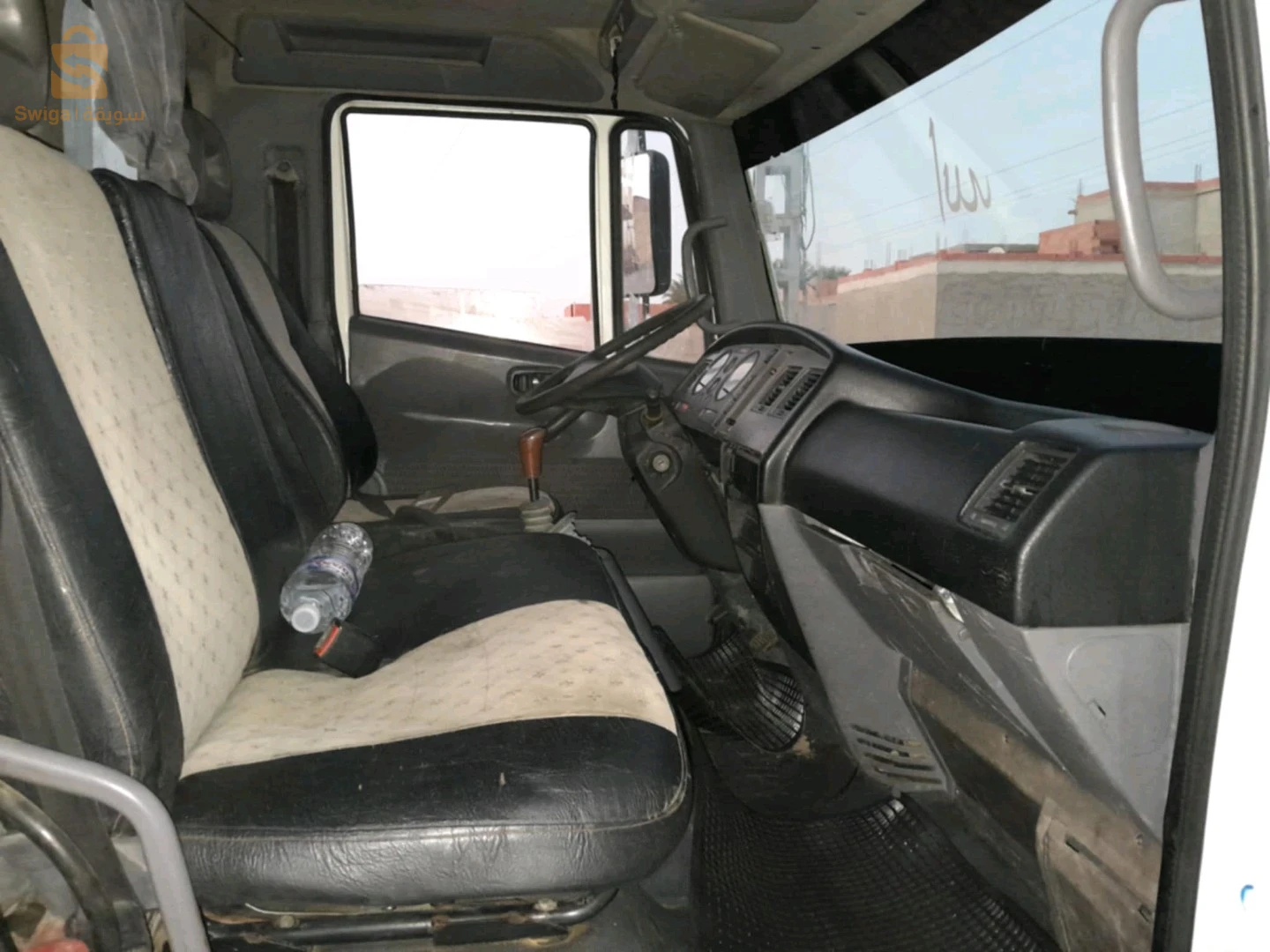 شاحنة نيسان سنة 2005 فيه ابوات وميتور جيمسي للإتصال 0799322352