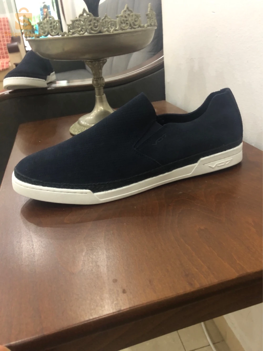 chaussures sketchers original la pointure 44 la couleur bleu foncé et merci