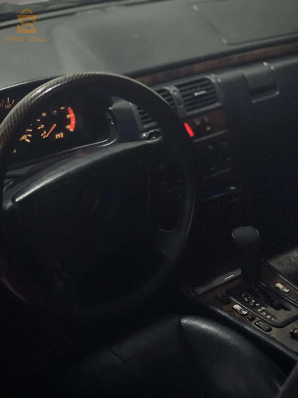 merceses E220 W210 année 2000 
boite automatique 
Moteur om 611 ( CDI 1 )
Fiha bretal 3la ndafa moteur mrigal kilométrage 562000 km