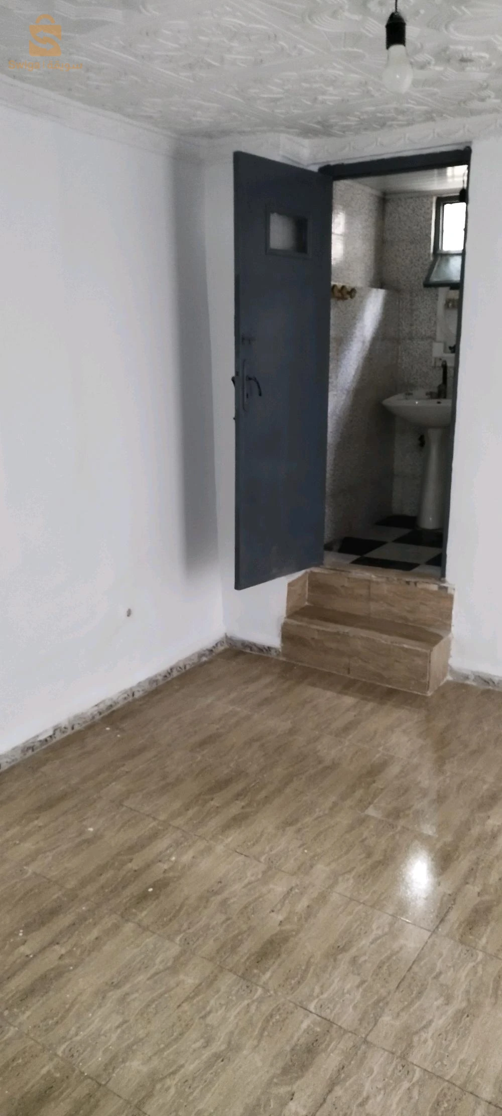 Belle maison F2 a louer sur l'ancienne ville d`AKBOU (LA PLACE)  a coté des contributions et local de L' OA.
citerne d'eau 1000l avec pompe/petite cour/cuisine/ 2 chambre/ salle de bain