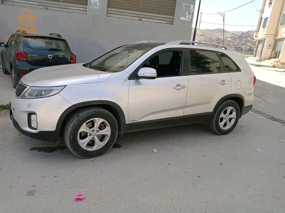 سيارة. نضيفة