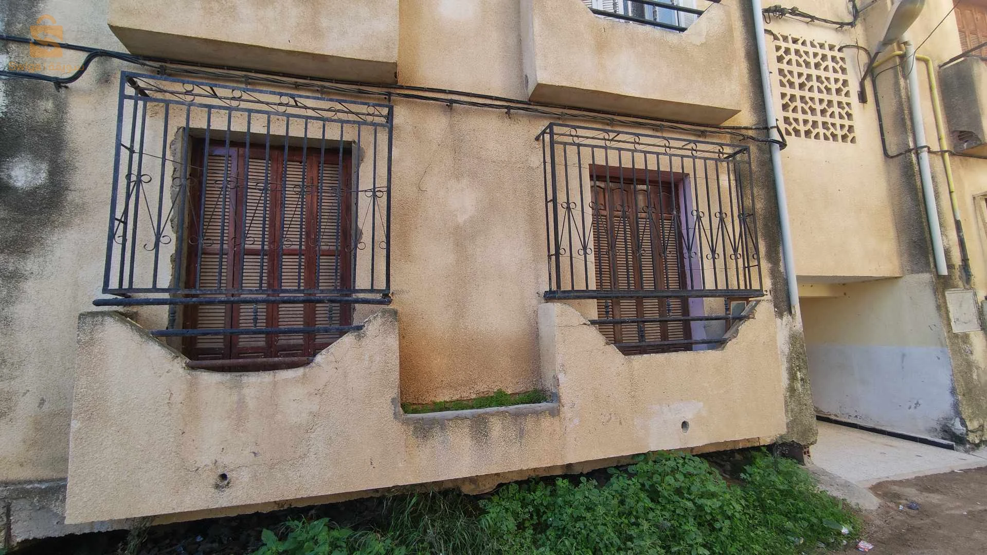 شقة سكنية مجهزة بالغاز والماء والكهرباء 
في حي تالنجاست (رقم10)