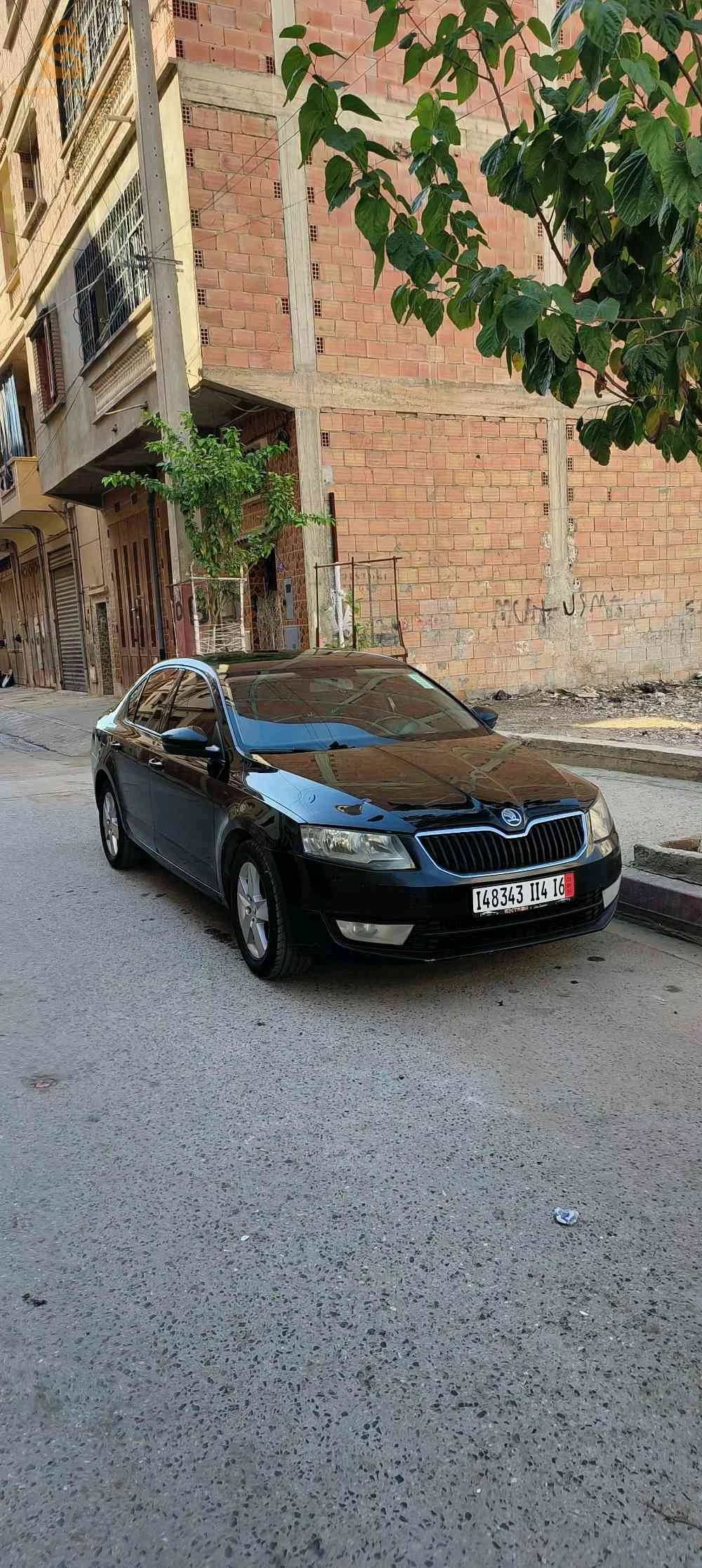 سيارة اوكتافيا 
2l 
143ch