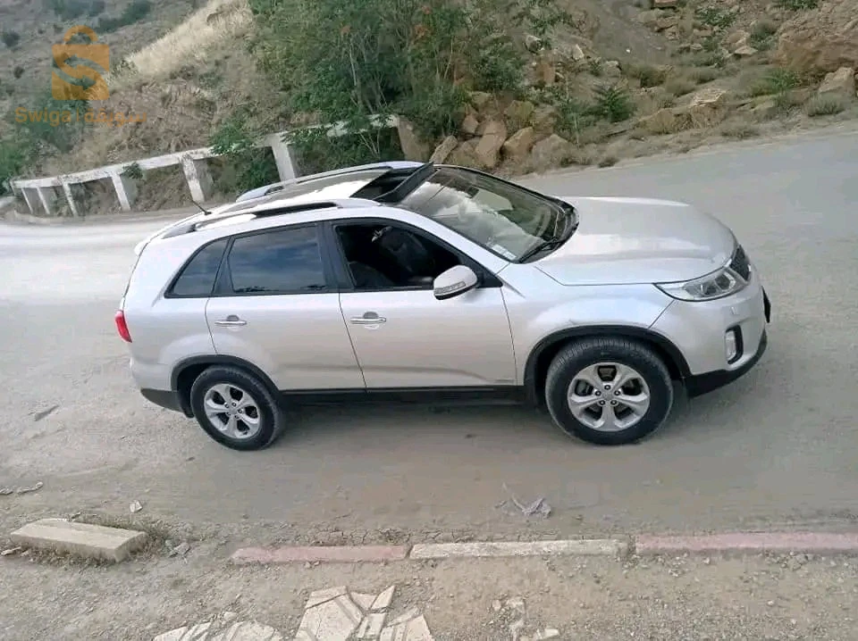 سيارة. نضيفة