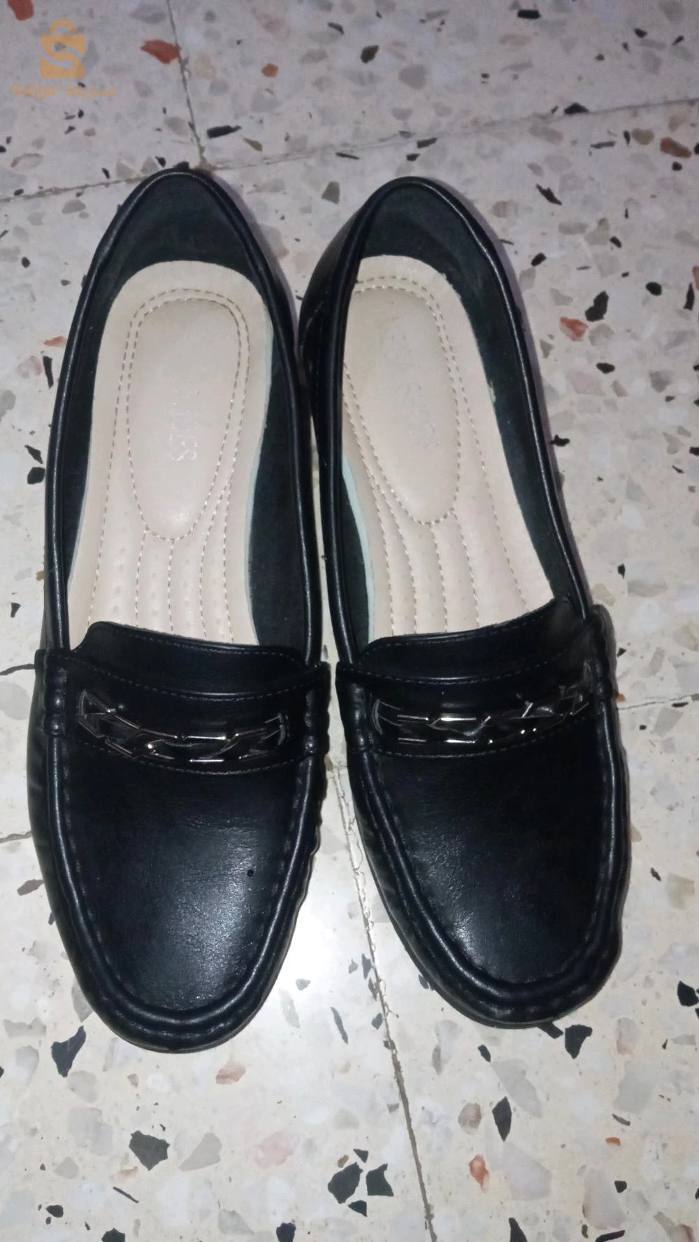 حذاء نسائي ملبوس مرة واحدة 
المقاس 39/40