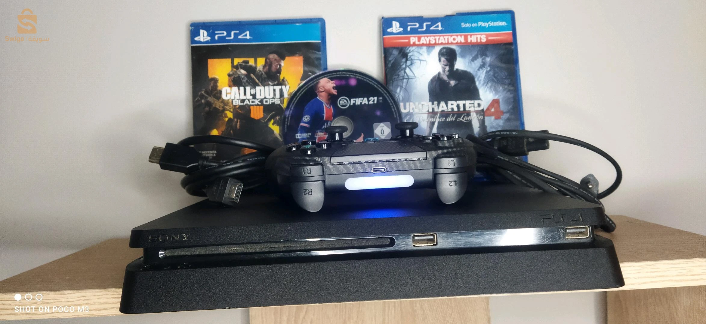 PlayStation 4 slim 1 terabyte 3 jeux une manette