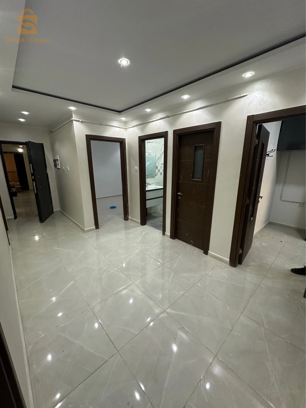 AOUMEUR promotion immobilière vous propose un trés joli des appartements F3+F4avec térasse EN VENTE,situé à « cité petit »  (ORAN) 
 
✔️la superficie F3+F4 107m2
✔️R+6
✔️ascenseur 
✔️chauffage central
✔️Cuisine meublée et aménagé 
✔️Visionphone
✔️Salle de bain moderne 
✔️L’appartement ensoleillé
✔️bache à eux + les citernes 
✔️deux appartements par paliers                             ✔️2 minutes a le grand boulevard cité petit 

⚜️Plus d’informations contactez-nous :
tel:0669437486(WhatsAp/viber