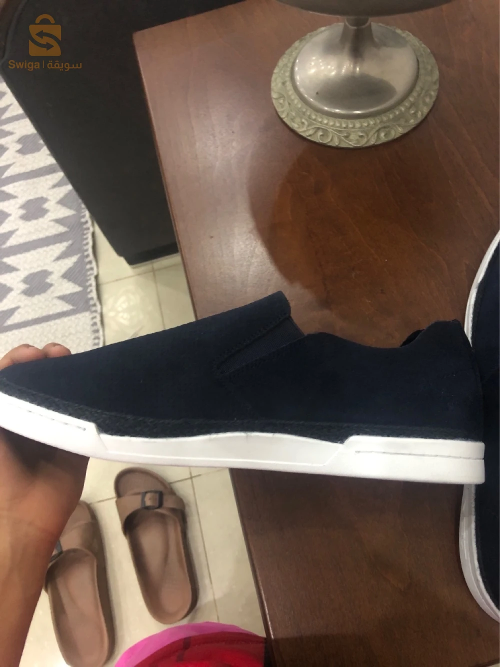 chaussures sketchers original la pointure 44 la couleur bleu foncé et merci