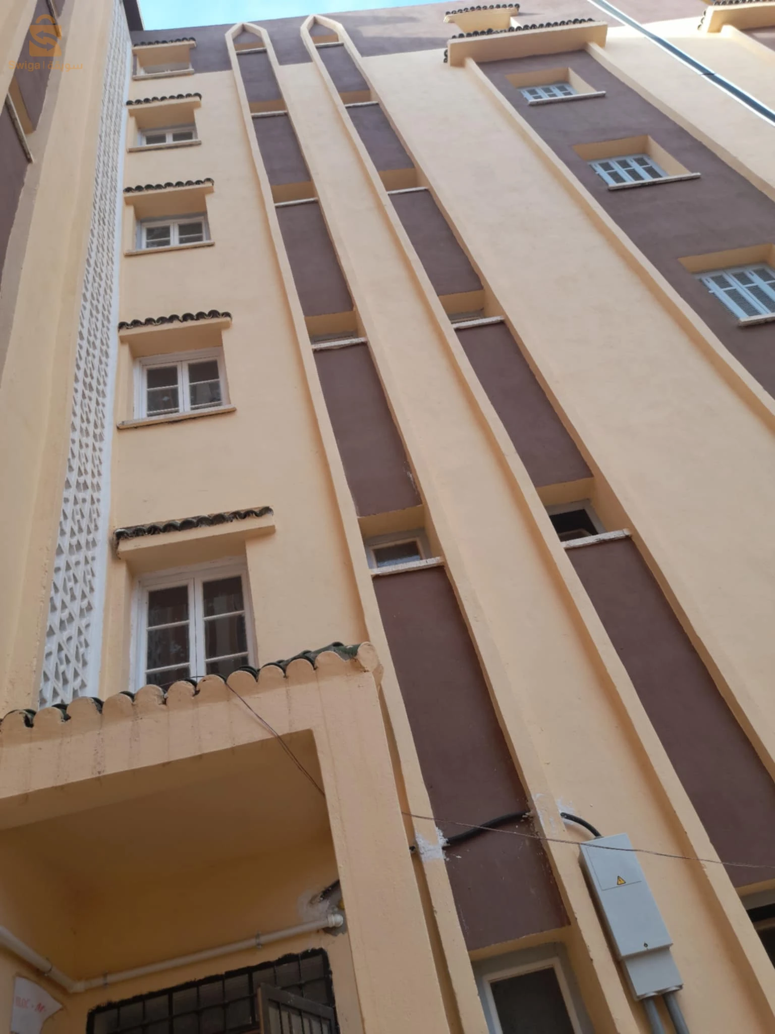 حي 270 مسكن تحت القطب الحضري بجانب الطريق السيار شمال جنوب الشقة تقع في الطابق الثالث بكل الوثائق  في حي هادئ