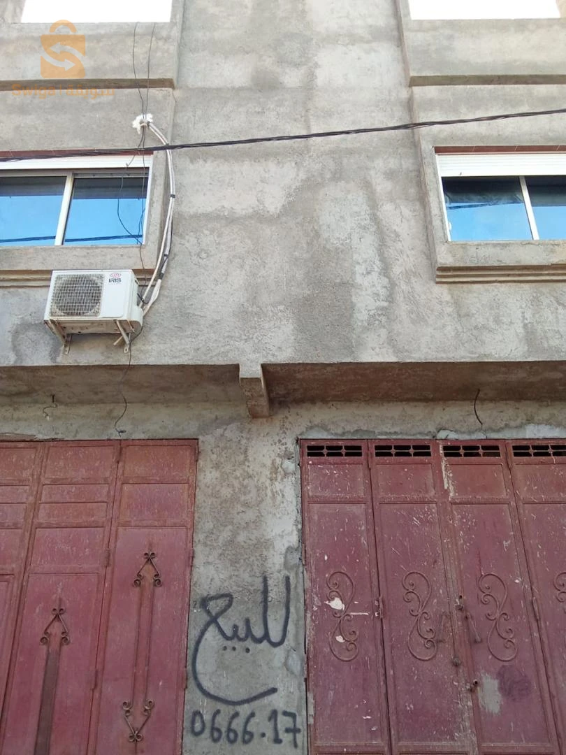 منزل ذو طابقين الطابق الاول مفيني من كلشي و الطابق الثاني مفيني نص نص بعيدة على البحر ب5 دقايق