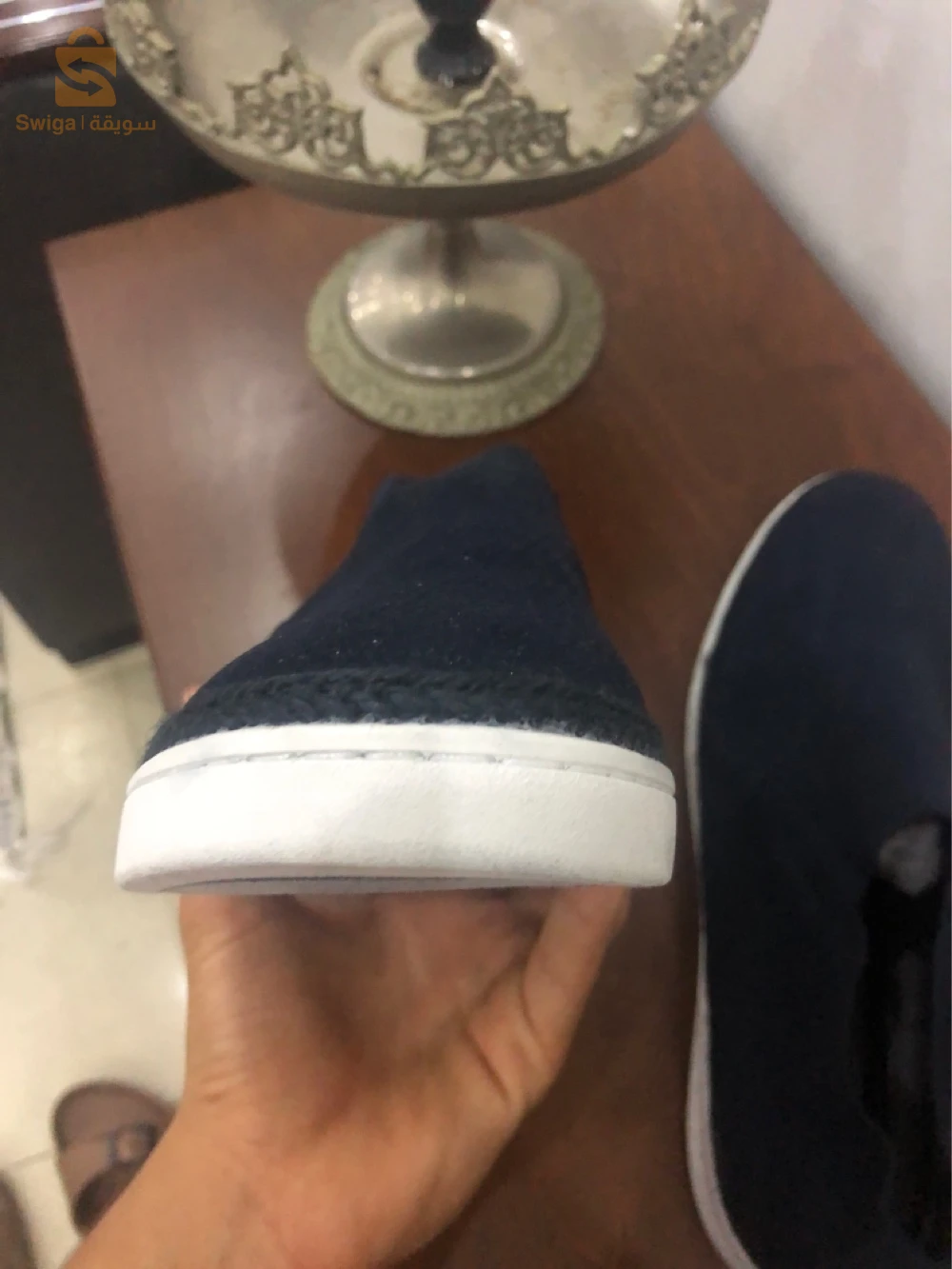 chaussures sketchers original la pointure 44 la couleur bleu foncé et merci